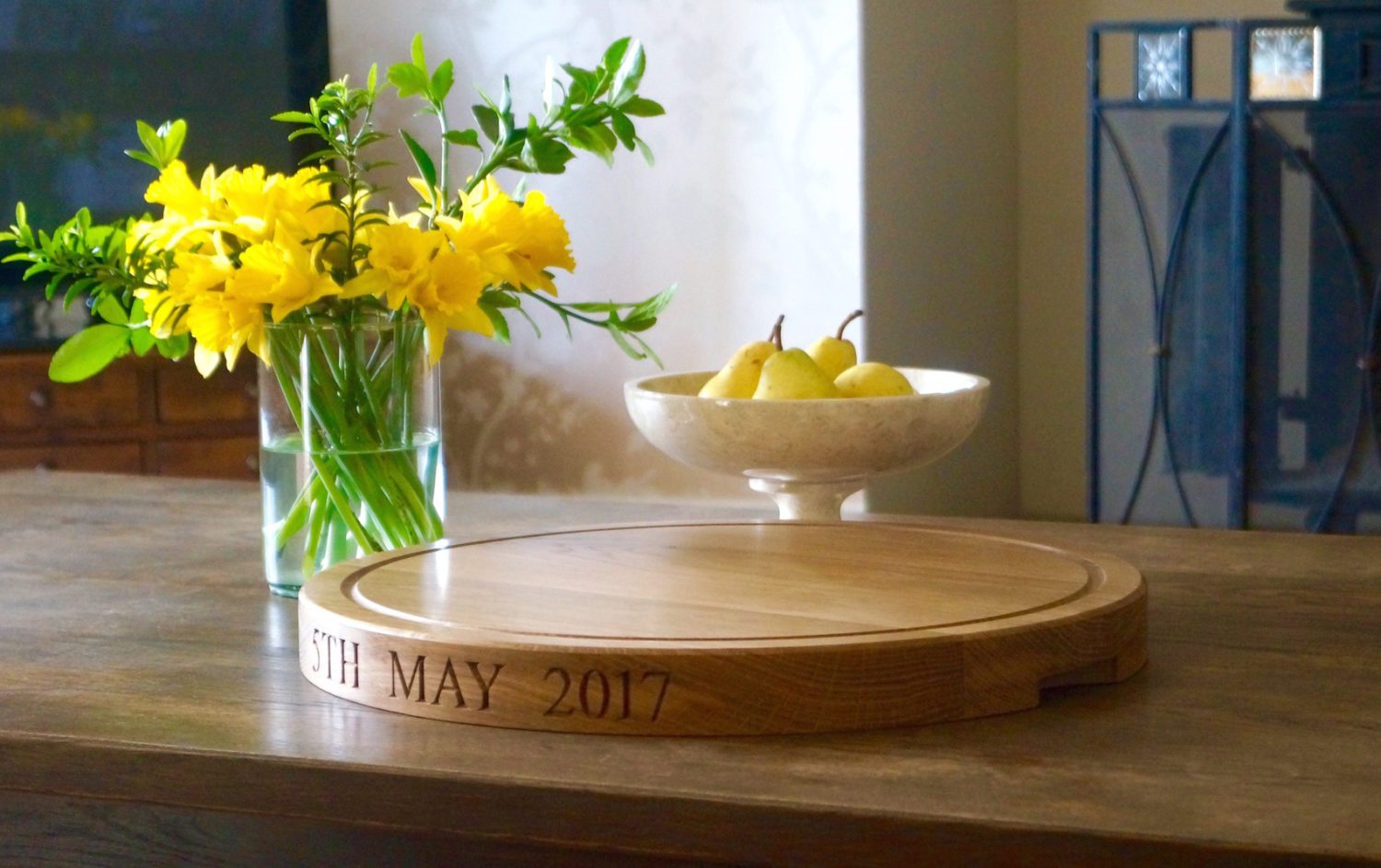 engraved-oak-cheese-boards-makemesomethingspecial.com