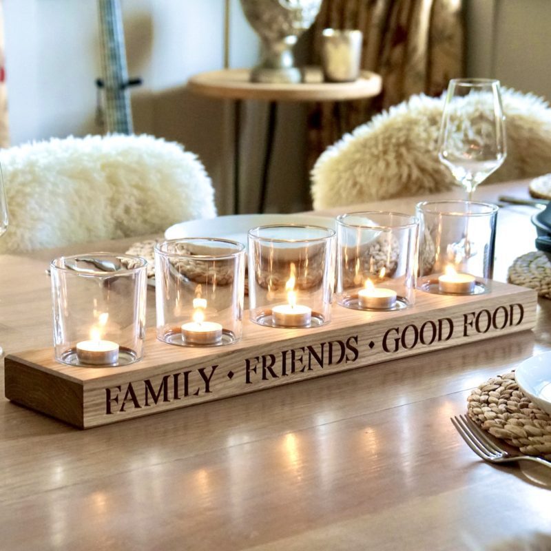engraved-oak-table-centrepiece