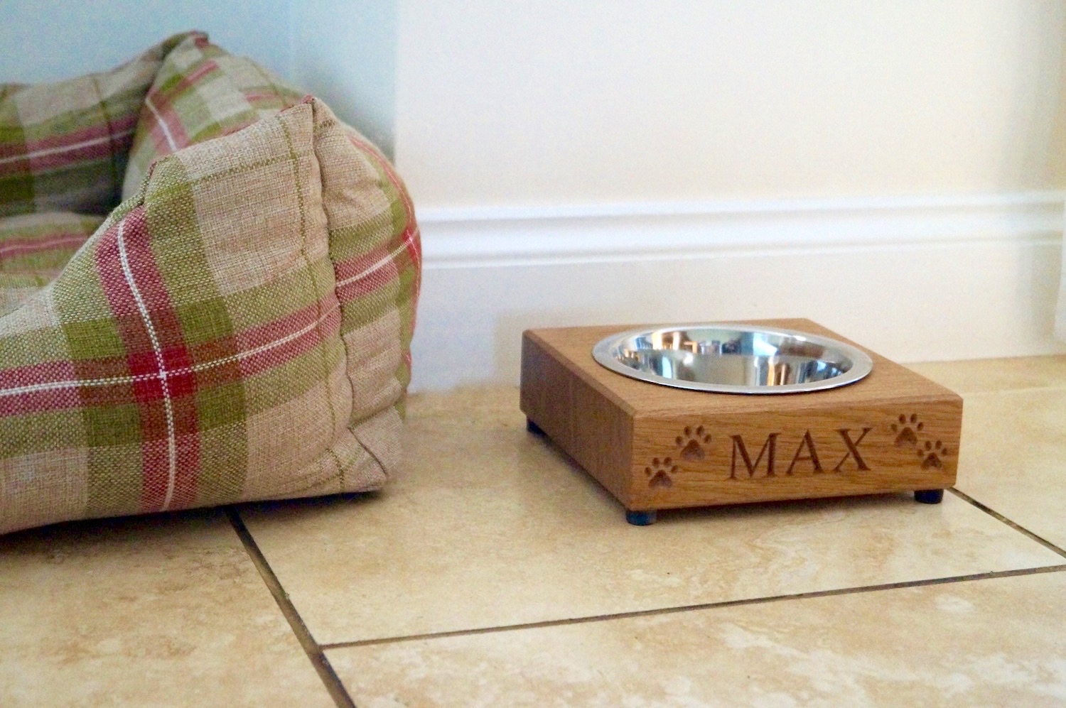 personalised-oak-dog-bowl-makemesomethingspecial.com