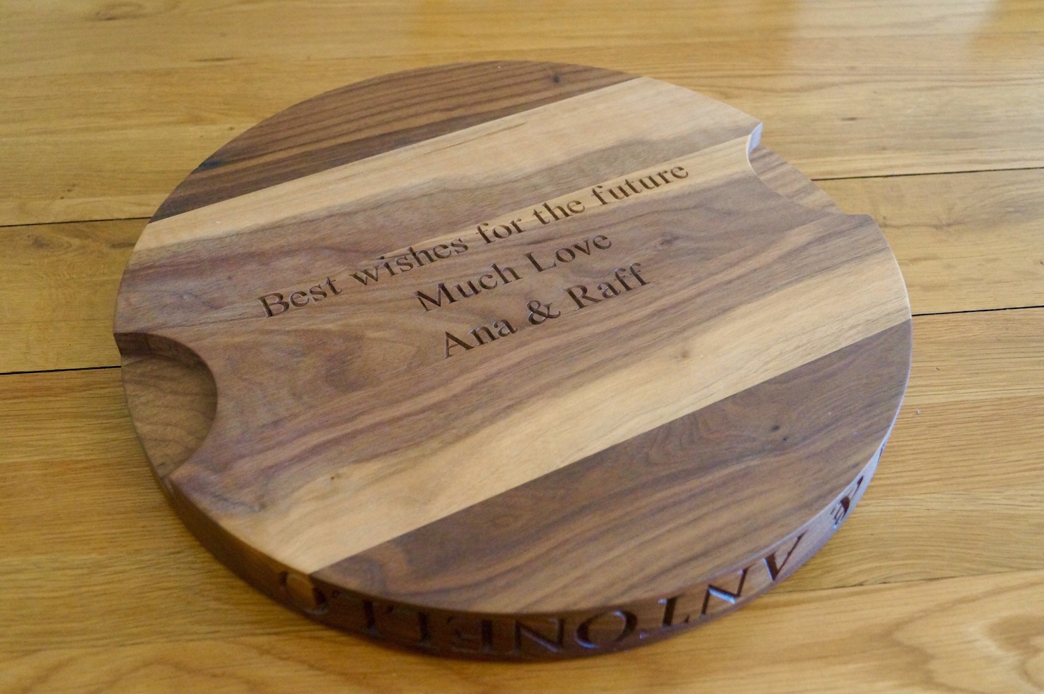 personalised-round-cheese-board-makemesomethingspecial.com