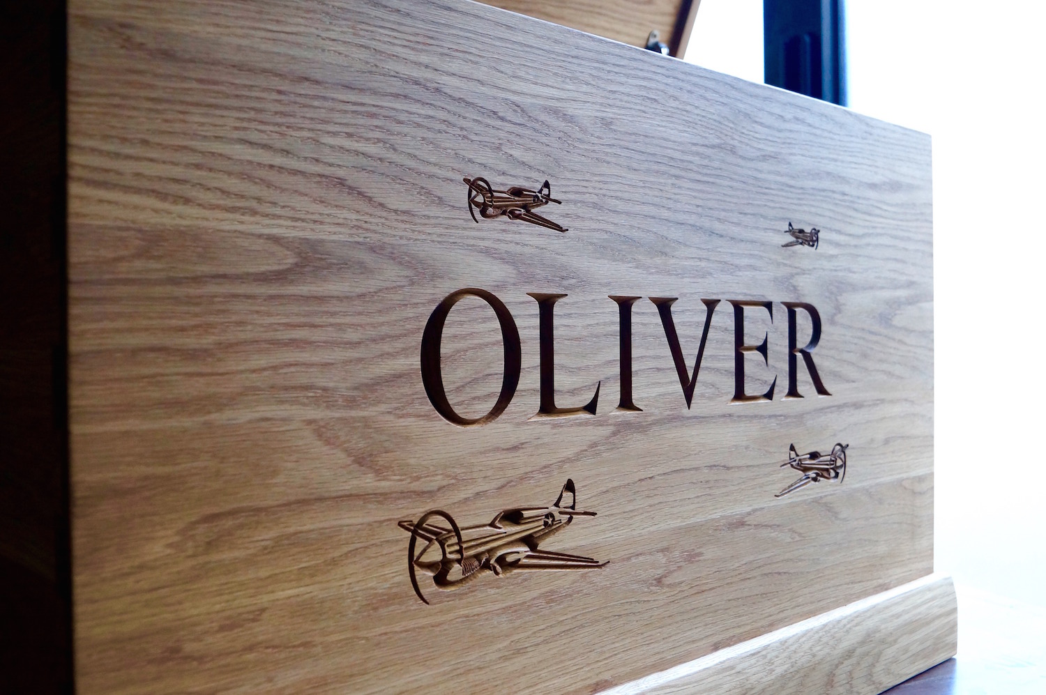 carved-planes-personalised-toy-box-makemesomethingspecial.com