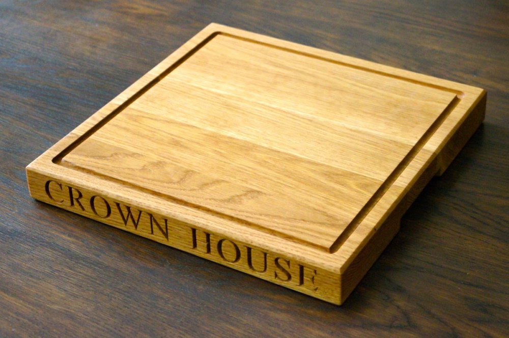 personalised-oak-cheese-board-square-makemesomethingspecial.co.uk