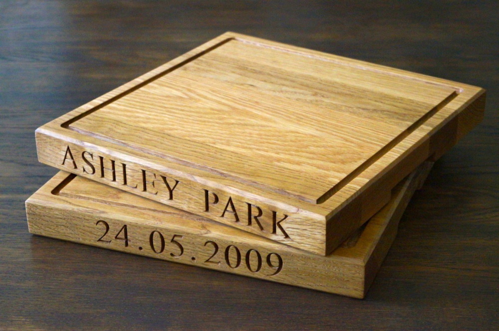 square-personalised-wooden-cheese-boards-makemesomethingspecial.co.uk