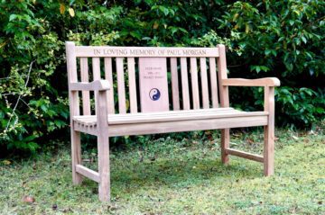 engraved-bench-with-plaque