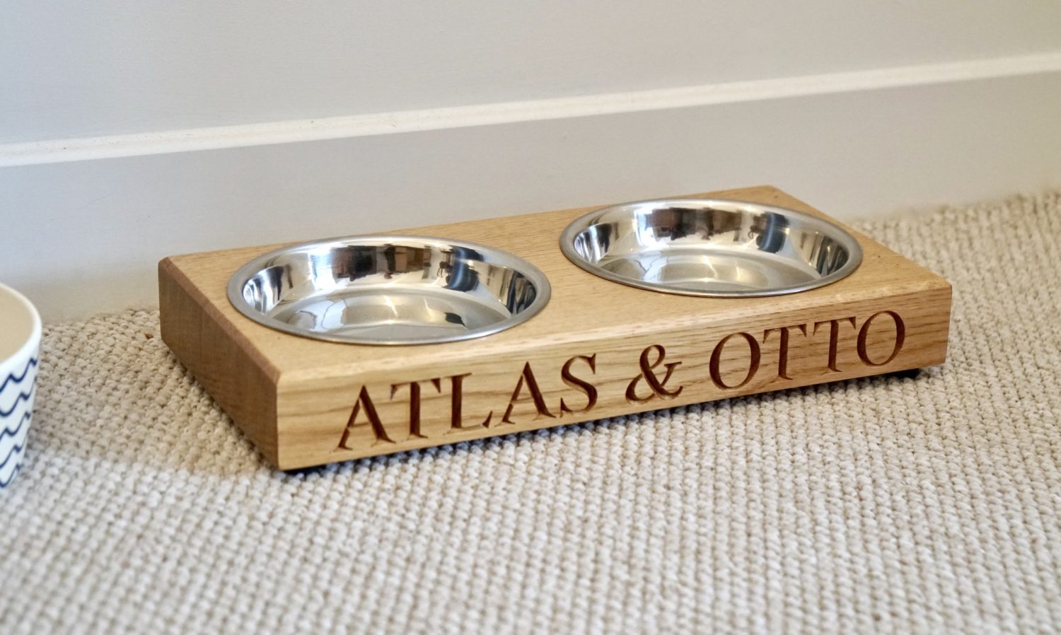 personalsied-oak-pet-feeding-bowls