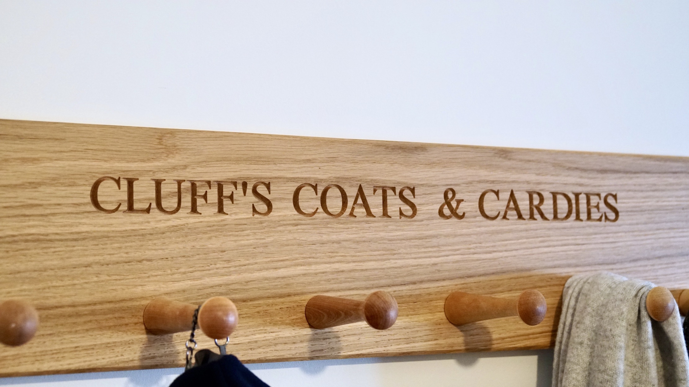 Personalised Oak Coat Hook Hanger Family Engraved Solid Wood Gift Plaque Name 
