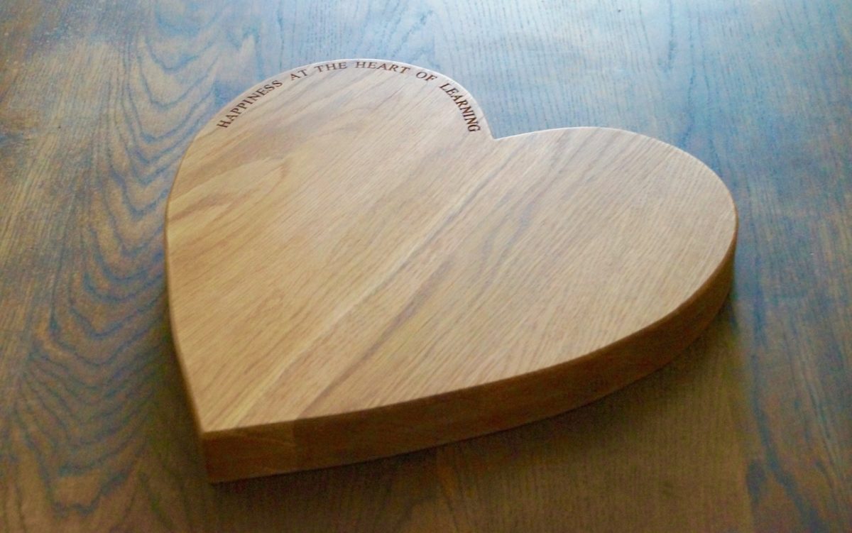 wooden-heart-chopping-board-makemesomethingspecial.com