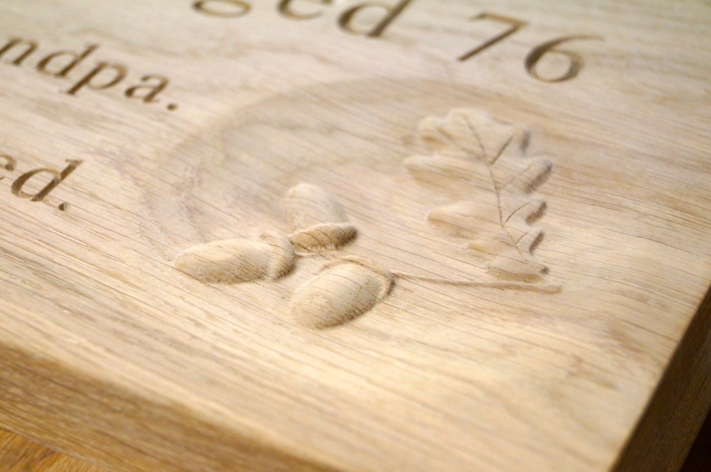 acorn-leaf-carving-in-oak-by-hand-makemesomethingspecial.co.uk