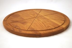 Wooden-Pizza-Board-MakeMeSomethingSpecial.com