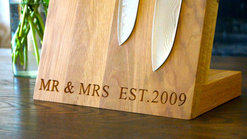 engraved-wooden-knife-holder-makemesomethingspecial.co.uk