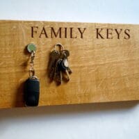 wooden-keys-organizer-makemesomethingspecial