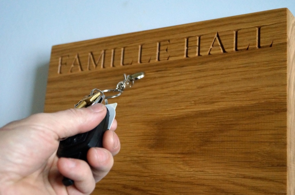 wooden-magnetic-key-holder-makemesomethingspecial.co.uk