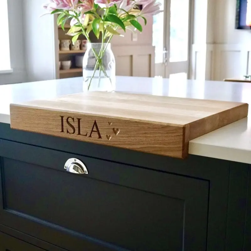 personalised-oak-chopping-board-with-lipped-edge