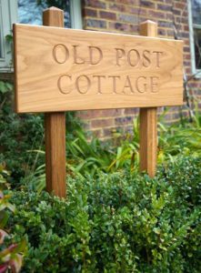 oak-house-sign-post-makemesomethingspecial.co.uk