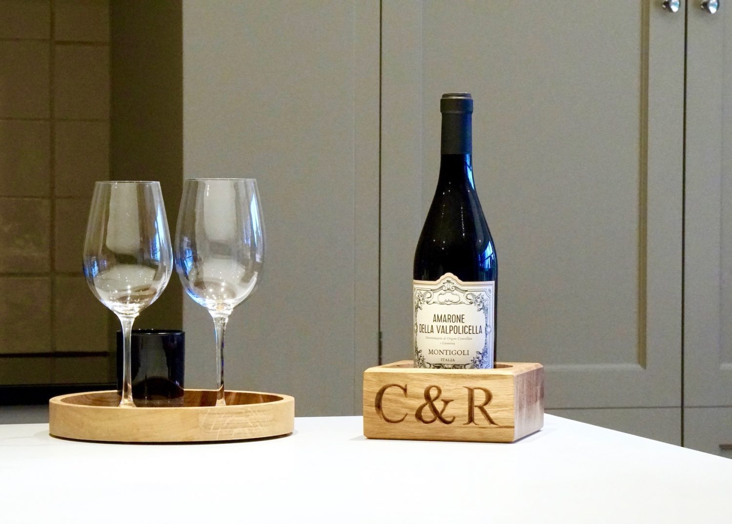 engraved-wooden-wine-bottle-stands