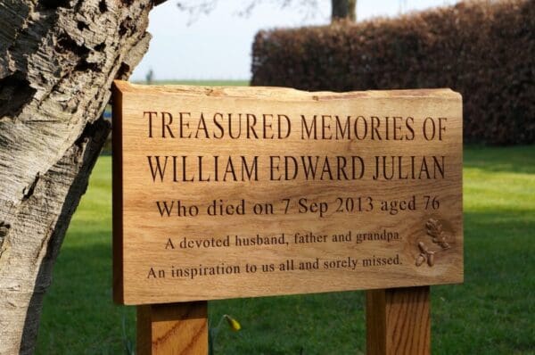 carved-oak-burial-marker-makemesomethingspecial.co.uk