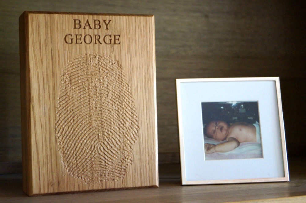 fingerprint-gifts-in-wood-makemesomethingspecial.co.uk
