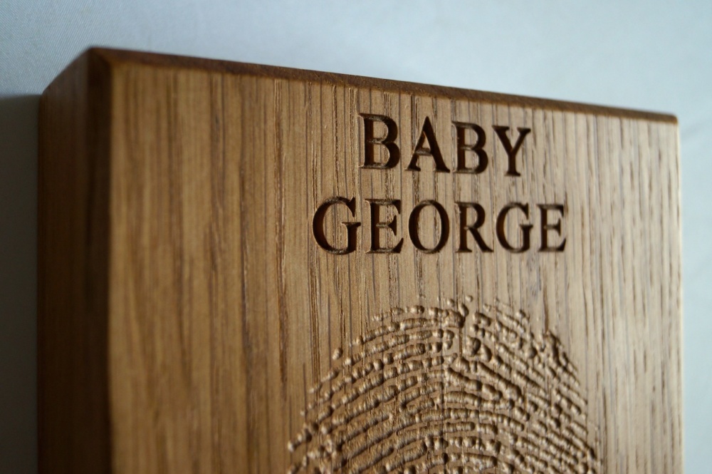 fingerprint-in-wood-makemesomethingspecial.co.uk