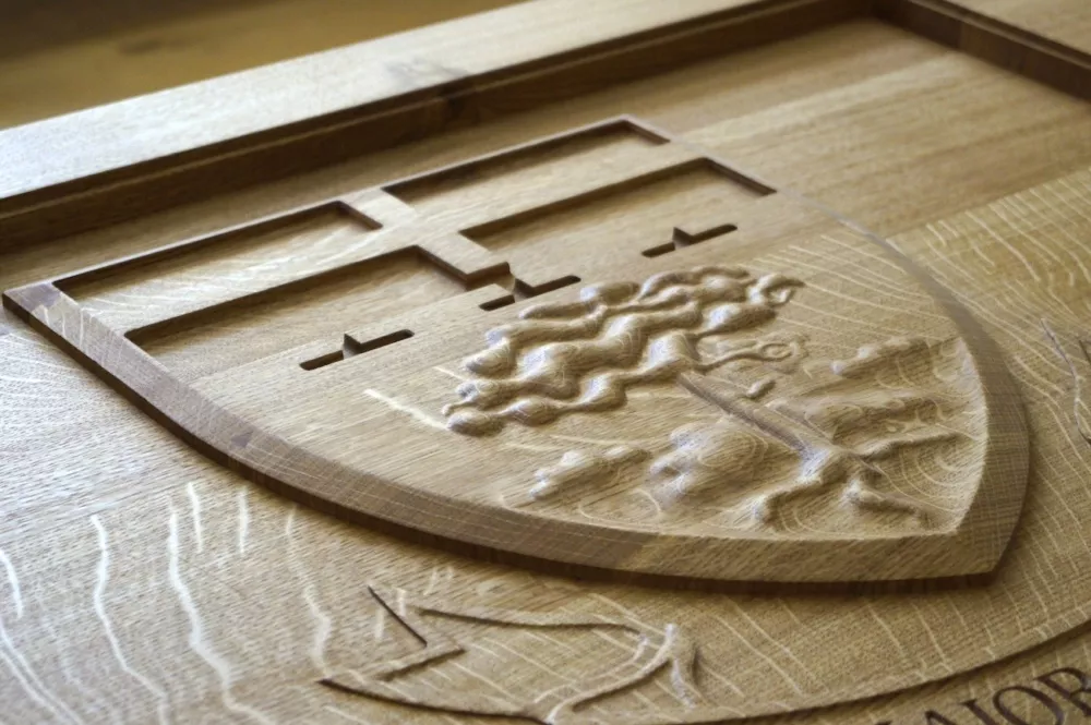 stunning-crest-carving-coffee-table-makemesomethingspecial.co.uk