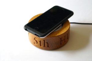 personalised-oak-wireless-phone-charger-makemesomethingspecial.co.uk