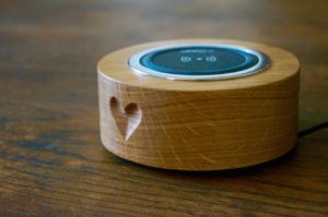 wooden-wireless-phone-chargers-makemesomethingspecial.com