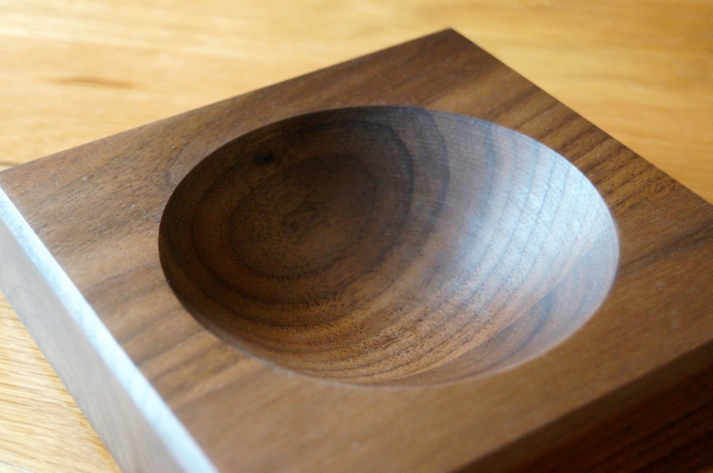 carved-wooden-bowls-makemesomethingspecial.co.uk