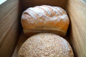 oak-bread-bins-makemesomethingspecial.co.uk