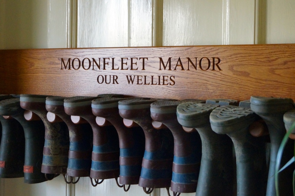 engraved-wooden-wall-welly-rack-makemesomethingspecial.co.uk