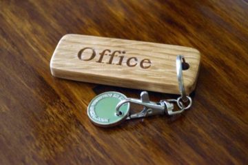 personalised-wooden-key-fob-makemesomethingspecial.co.uk