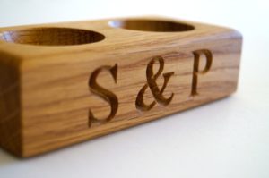 engraved-wooden-salt-and-pepper-pinch-bowls-makemesomethingspecial.co.uk