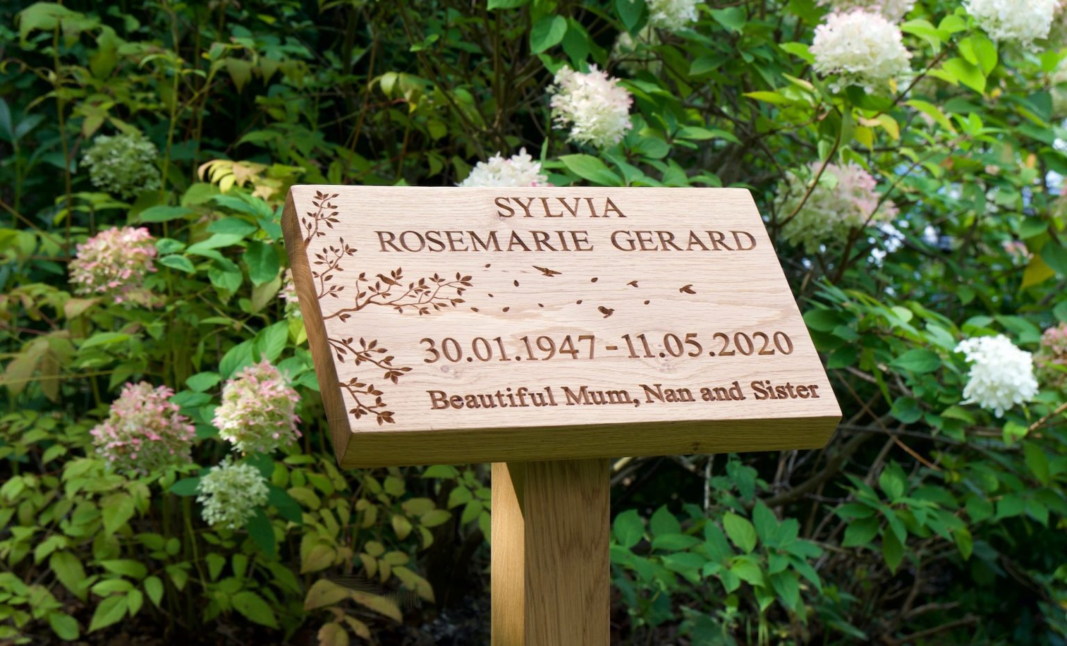 personalised-oak-grave-markers