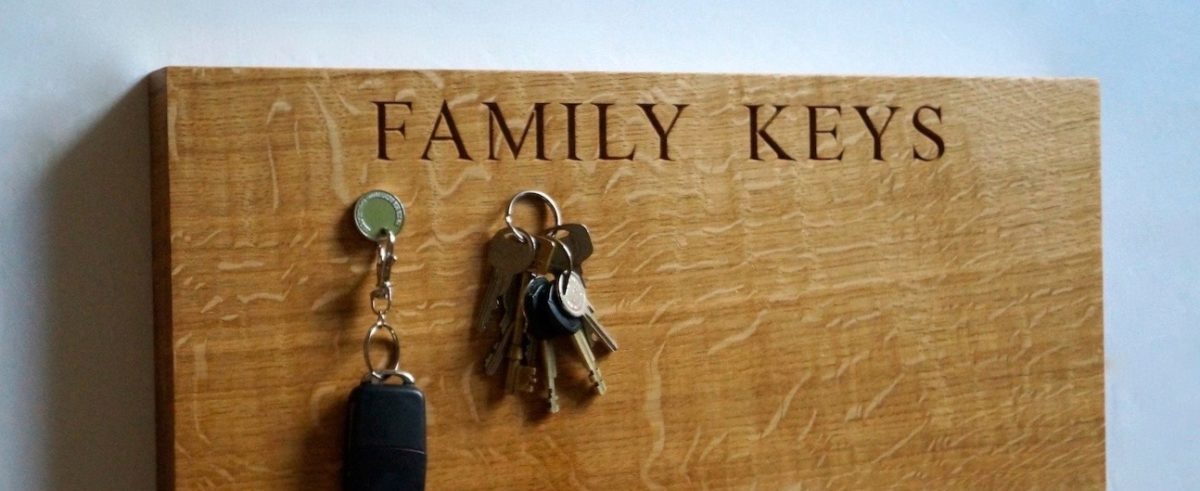 personalised-wooden-key-organisers-makemesomethingspecial.co.uk