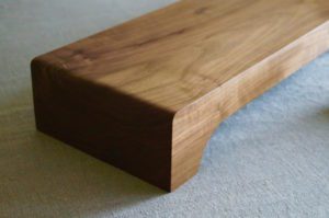 wooden-apple-computer-stand-makemesomethingspecial.com