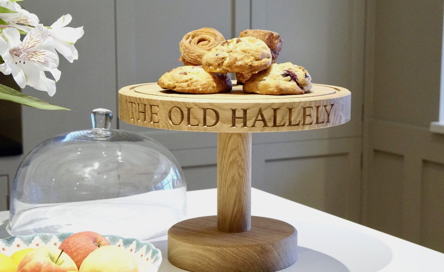 engraved-wooden-cake-board