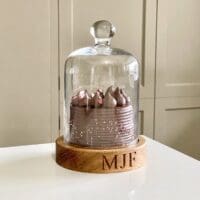 glass-mini-cake-done-wooden-base-personalised