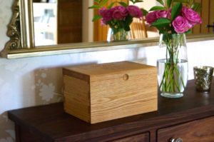 personalized-oak-keep-sake-box-makemesomethingspecial.com