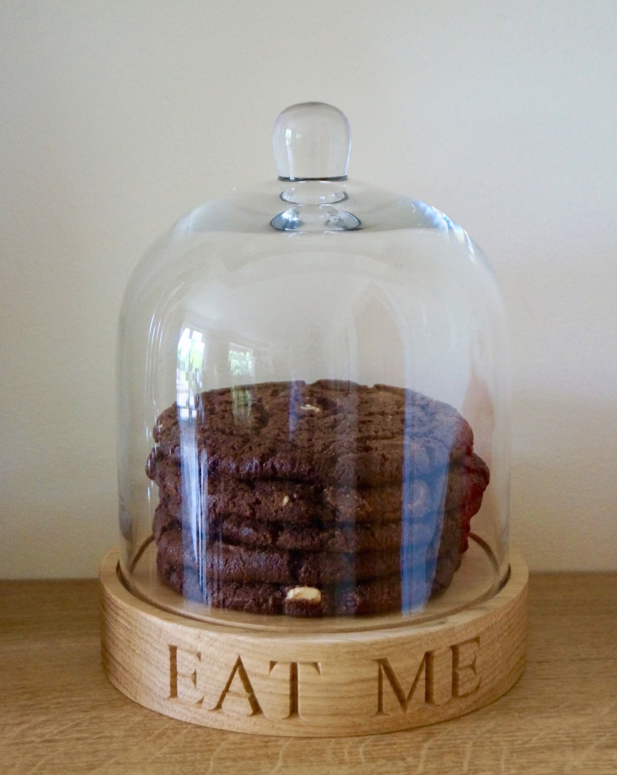 wooden-cake-stand-with-glass-dome-makemesomethingspecial.co.uk