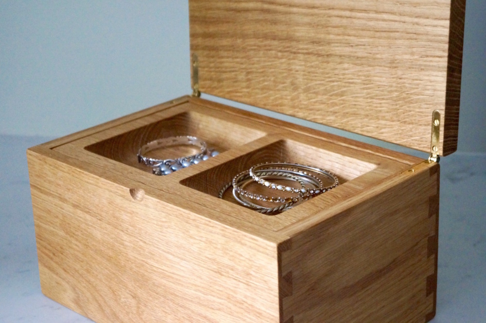 wooden-keepsake-box-with-tray-makemesomethingspecial.com
