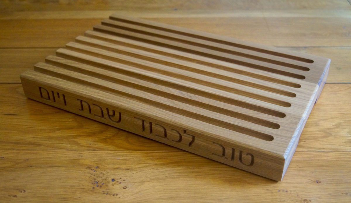 engraved-wooden-bread-boards-makemesomethingspecial.com