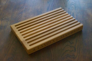 wooden-bread-boards-makemesomethingspecial.com
