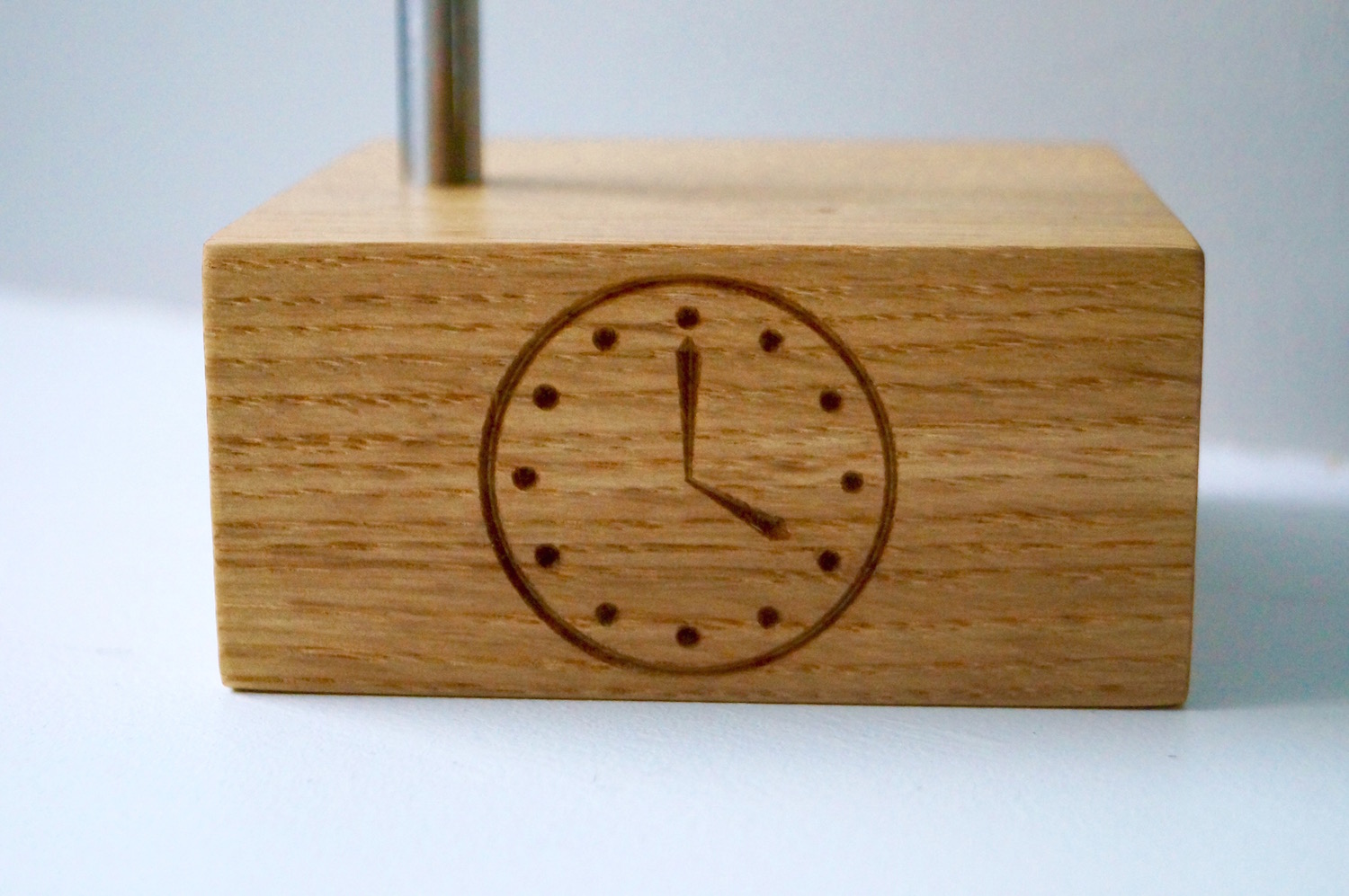 personalised-oak-watch-stand-makemesomethingspecial.com
