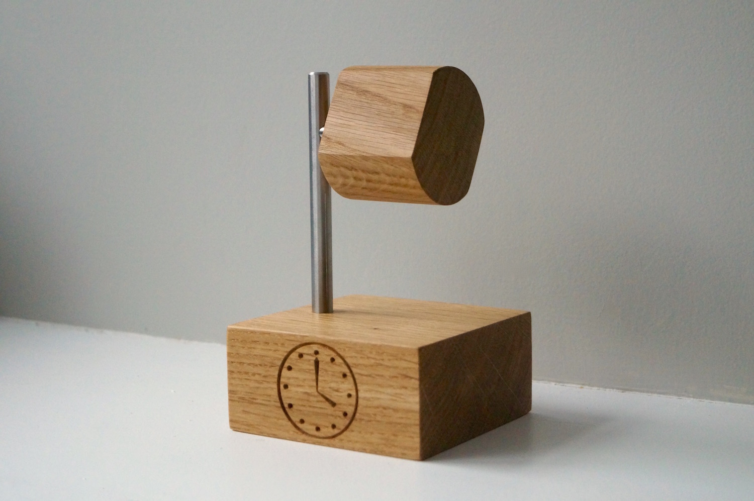 wooden-watch-stand-makemesomethingspcial.com