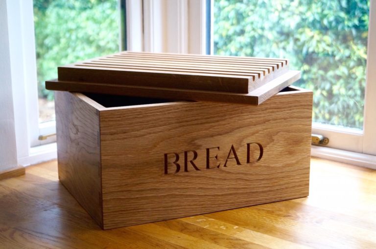 Wooden Bread Bin with Breadboard