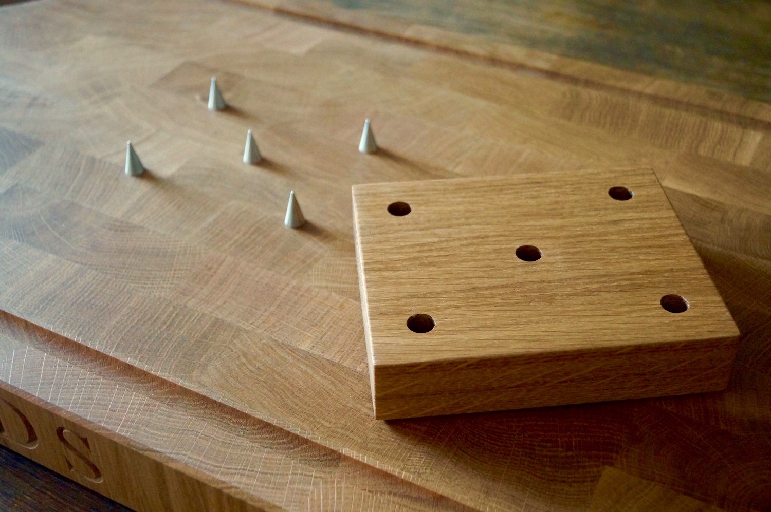 Wooden Meat Carving Board with Spikes