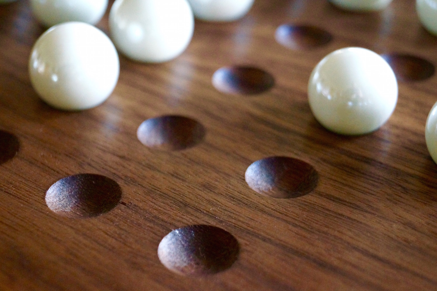 walnut-solitaire-game-board-makemesomethingspecial.com