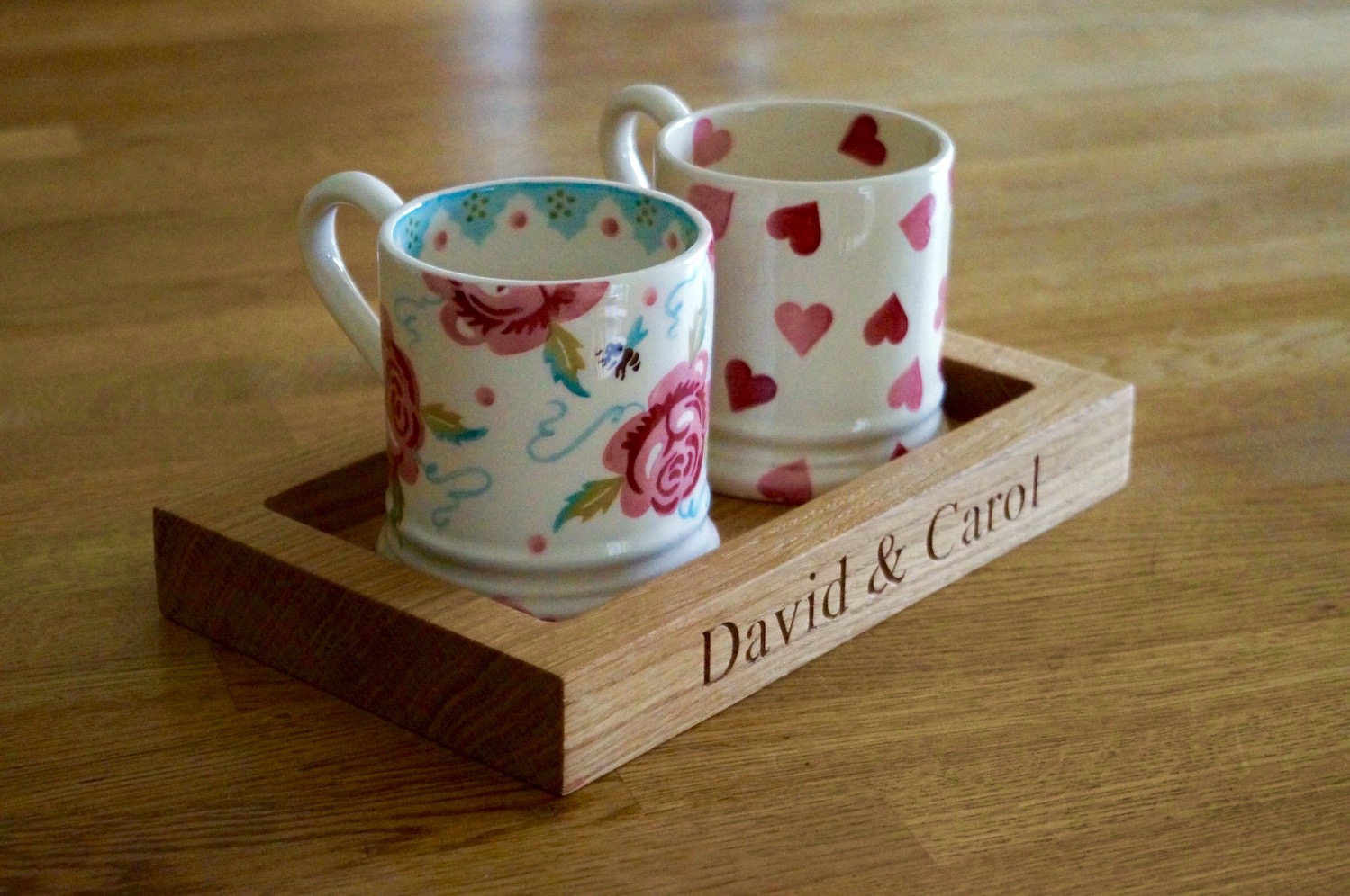 engraved-oak-cups-tray-makemesomethingspecial.com