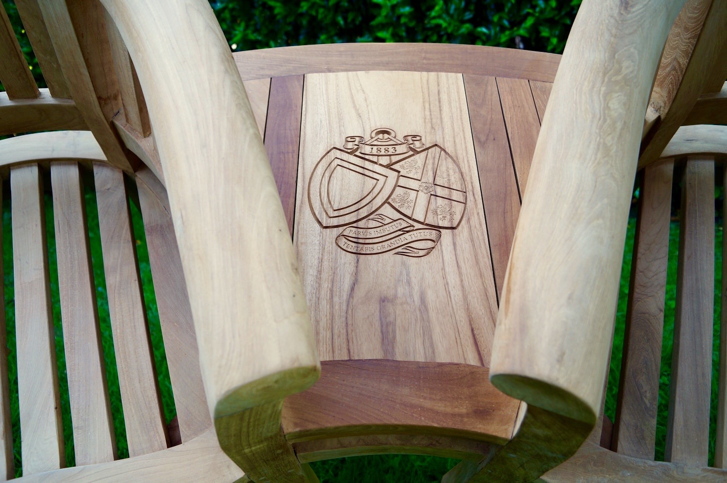 engraved-wooden-love-seat-makemesomethingspecial.com