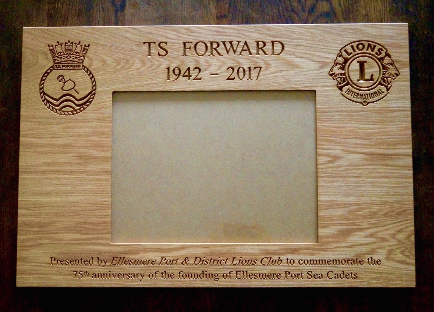 engraved-oak-anniversary-plaques-makemesomethingspecial.com