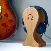 handmade-wooden-headphones-stand