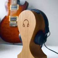oak-head-phone-stand-makemesomethingspecial.com
